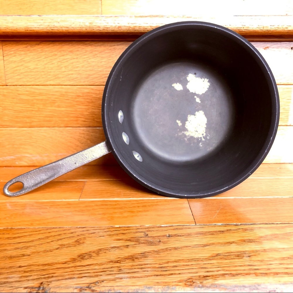 1½ QT CALPHALON WINDSOR Saucepan Sauce Pan Saute Pan